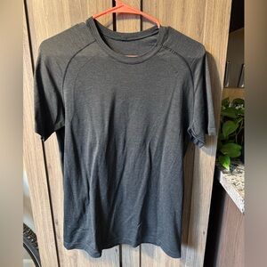 Lululemon Men’s Metal Vent Tech 1.0 shirt in black, size small, good condition